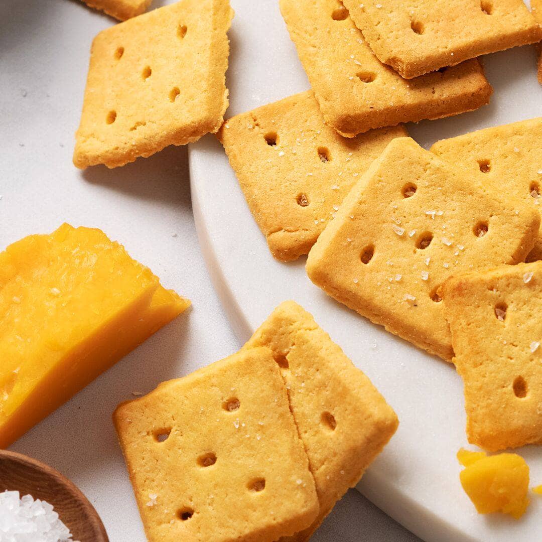 Highkey Almond Flour Crackers: Cheddar
